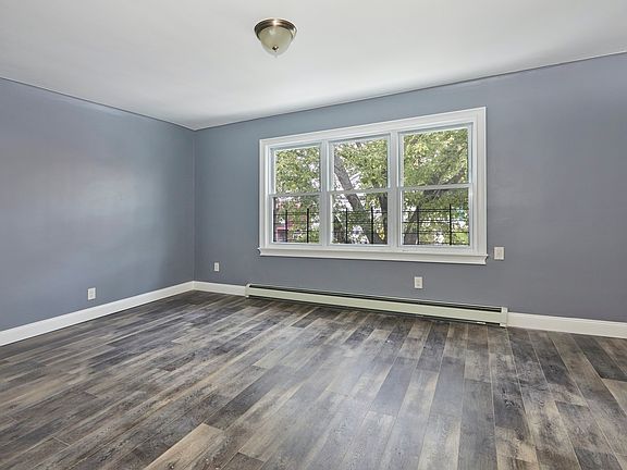 4th image of 443 Thieriot Ave #2A