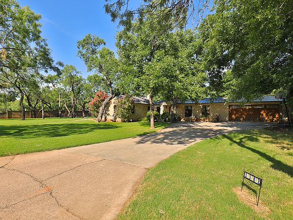 2nd image of 1382 Hollis Dr