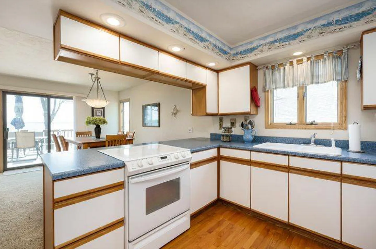 3 bed, 3.5 bath, 2300 sqft, $3,000 — Photo 4