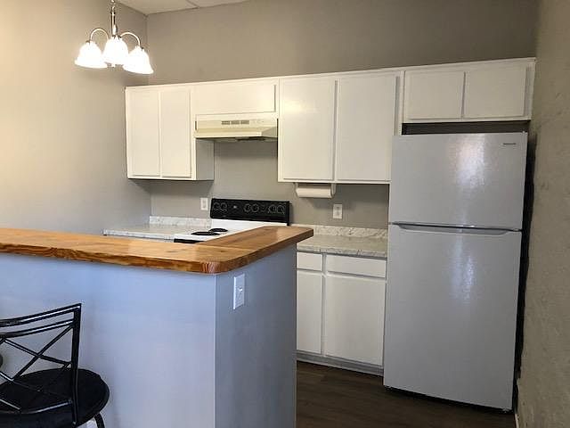 Kitchen w/ new refrigerator