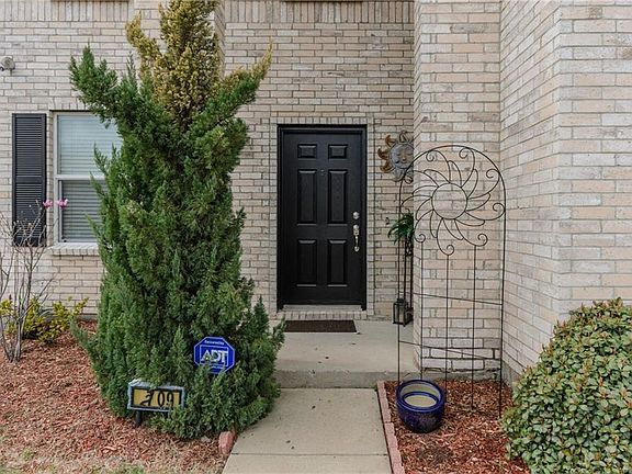 2nd image of 2709 Lake Terrace Dr
