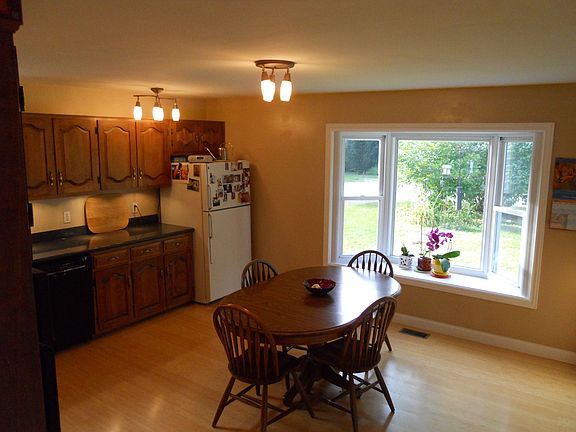 Eat-In Kitchen