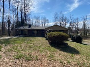 909 Greenwood Pl, Lenoir, NC 28645
