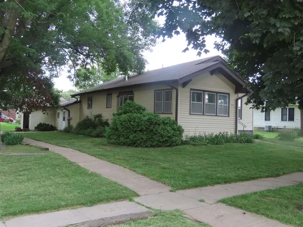 712 E St, David City, NE 68632