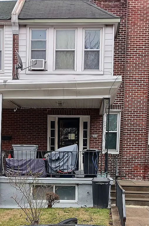 408 E Sharpnack St photo 1