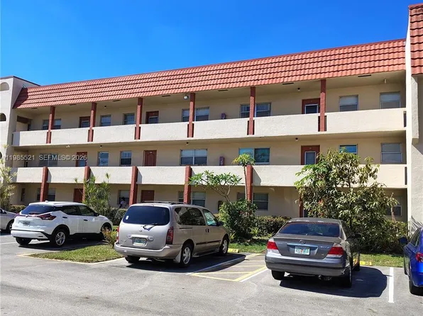 3051 Sunrise Lakes Dr E APT 210, Sunrise, FL 33322