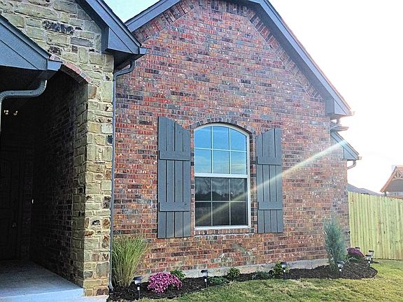 4th image of 408 Hunters Glen Ct