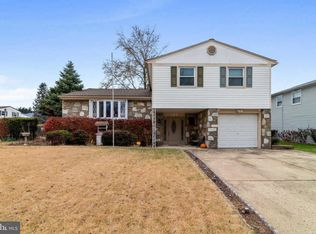 398 Woodhaven Rd, Philadelphia, PA 19116