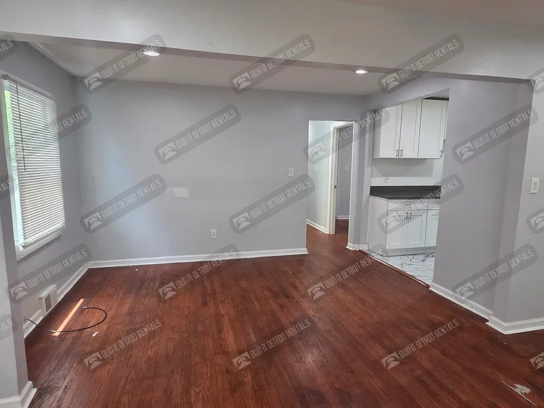 3 bed, 1.0 bath, 1277 sqft, $1,020 — Photo 7