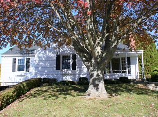 77 Longview St, Waterford, CT 06385