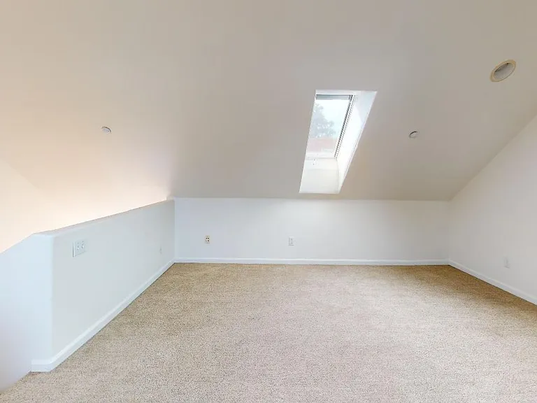 626 Broad St — Photo 29