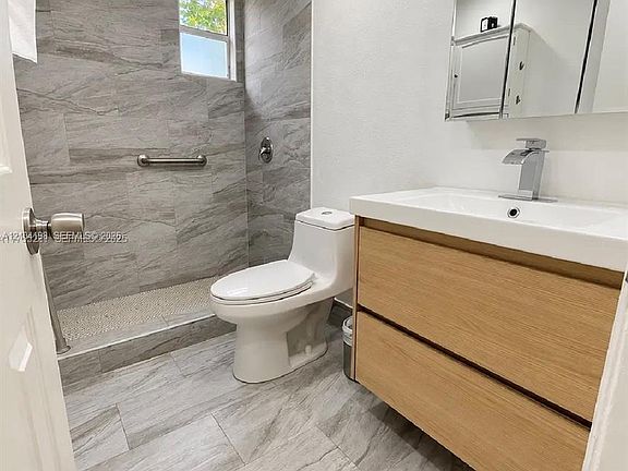 5th image of 4550 NW 9th St APT 102E