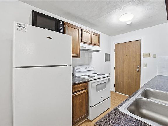 5th image of 420 Woodward Rd APT 5