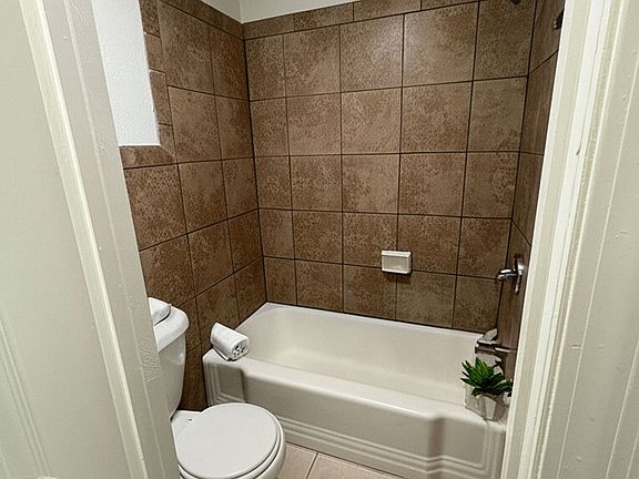 4th image of 228 Pisgah Dr #3