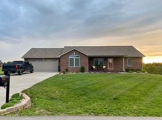 121 Skyline Dr, Lebanon, KY 40033