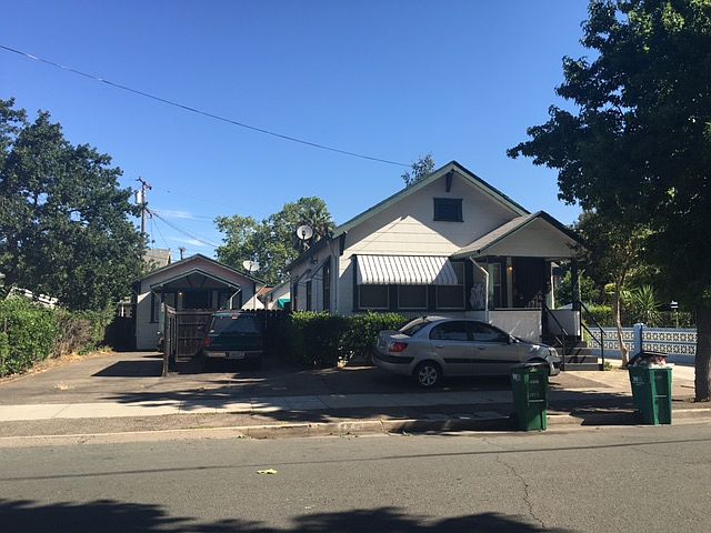 1st image of 225 E Wyandotte St