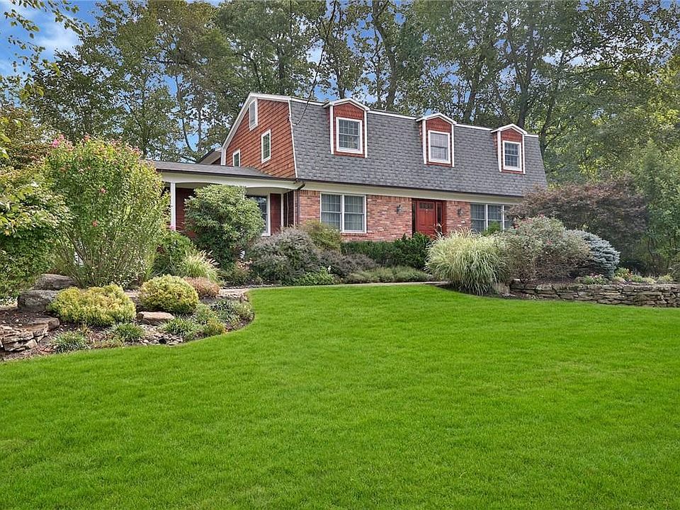 1st image of 7 Hazelton Lane