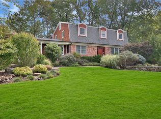 7 Hazelton Ln, West Nyack, NY 10994