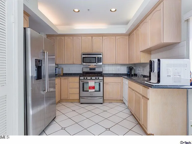 2469 Montrose Ave #E — Photo 10