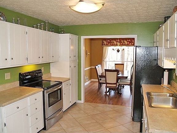 Bright Kitchen with Stainless Appliances, fridge stays!