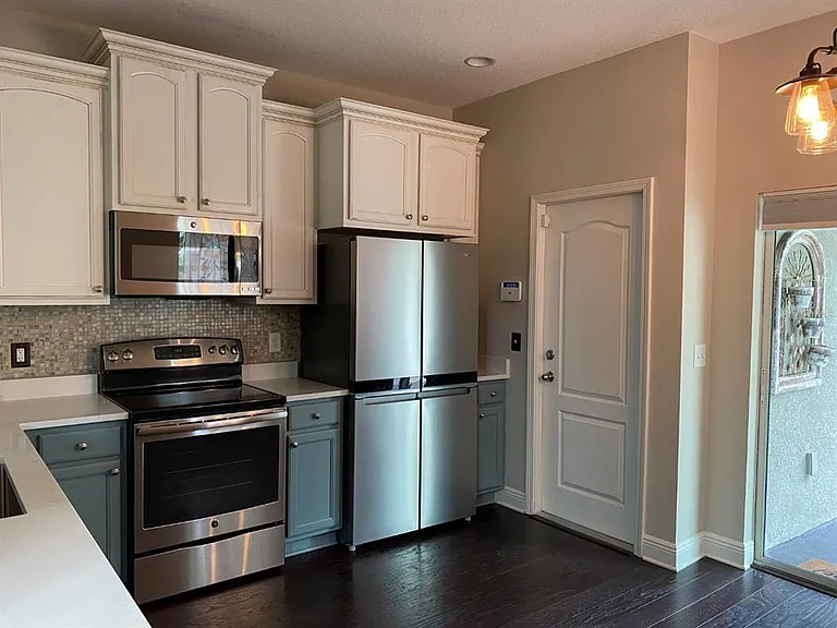 809 N Oregon Ave — Photo 4
