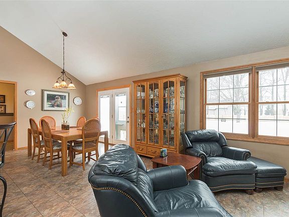 4th image of 53825 Montrose Park Dr