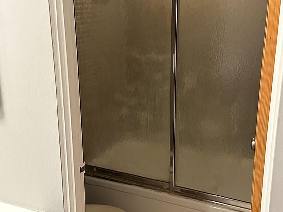 2nd image of 813 E Kingsley St #D2d2