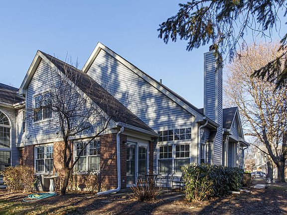 3rd image of 30W002 Laurel Ct