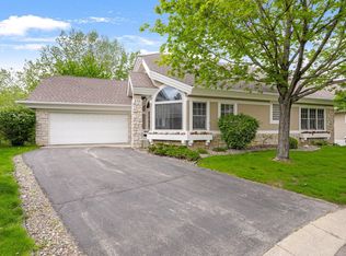 533 Wildflower Rd, Burnsville, MN 55306