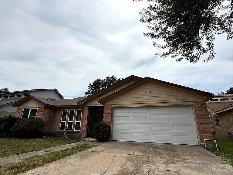 11611 Stone Bridge Dr — Photo 3