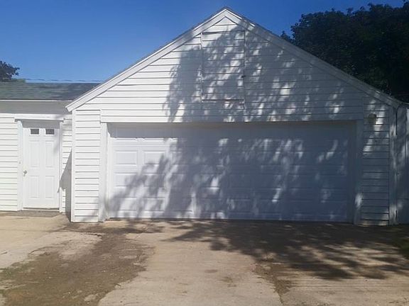 3rd image of 300 1st St E