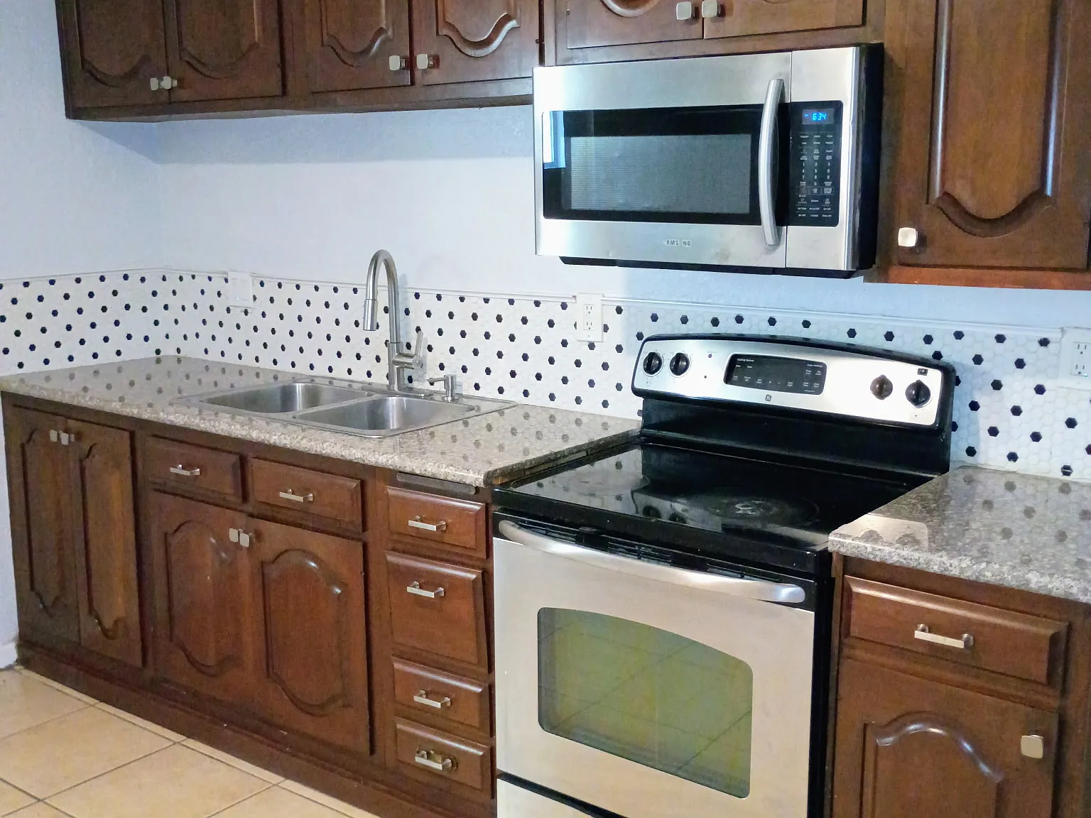 2 bed, 1.5 bath, 1050 sqft, $1,900 — Photo 2