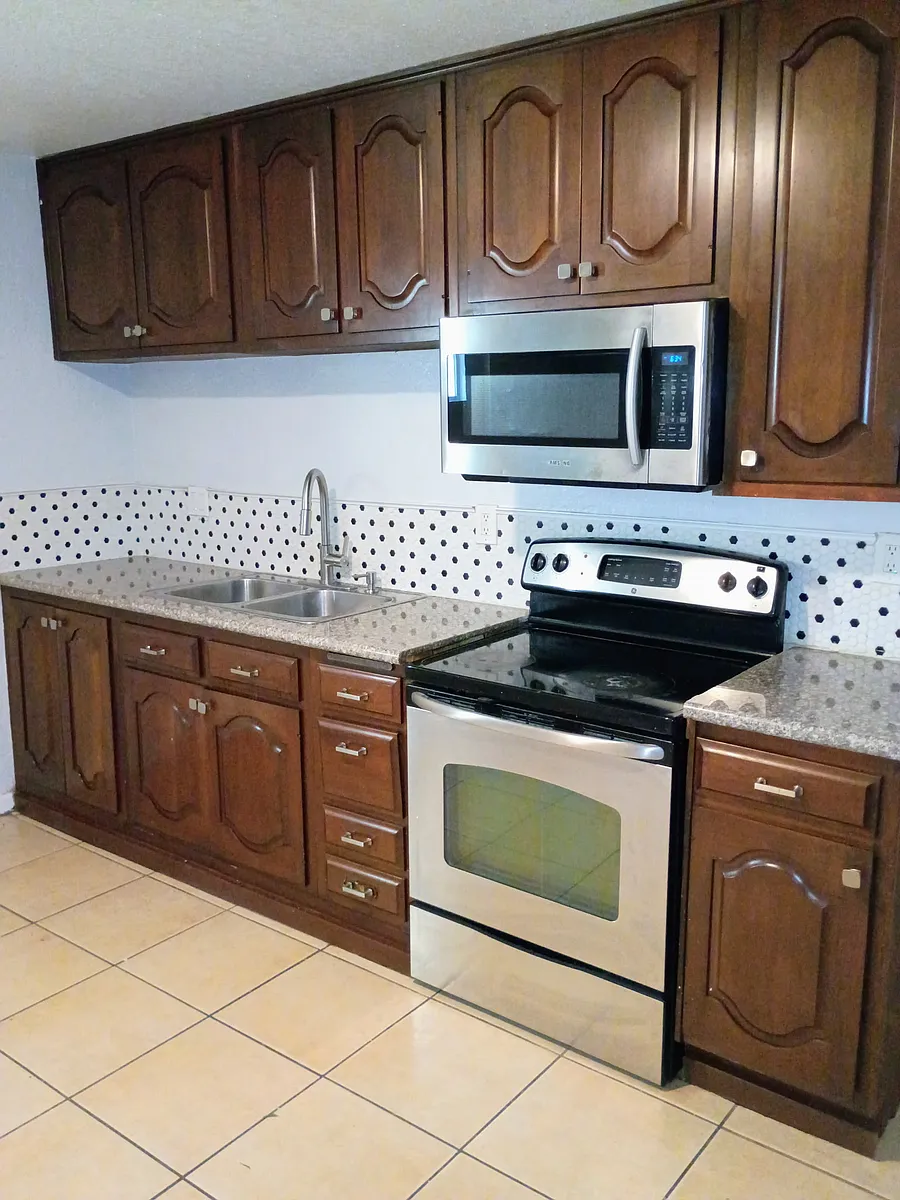 Building Photo - 7901 Montgomery Dr #10
