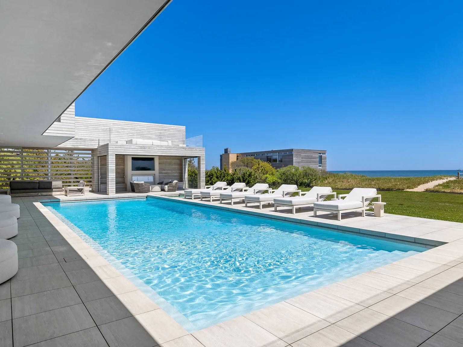 Bridgehampton Oceanfront New Construction Ultimate Luxury — Photo 3