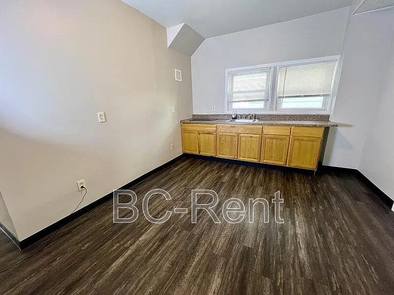 1127 Main St #1 — Photo 2