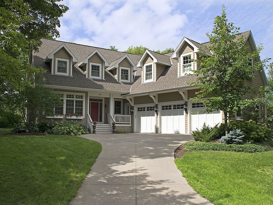 Lovely custom home in heart of Wayzata