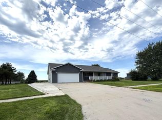 1407 7th St, Gibbon, NE 68840