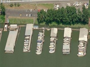 300 NE Tomahawk Island Dr, Portland, OR