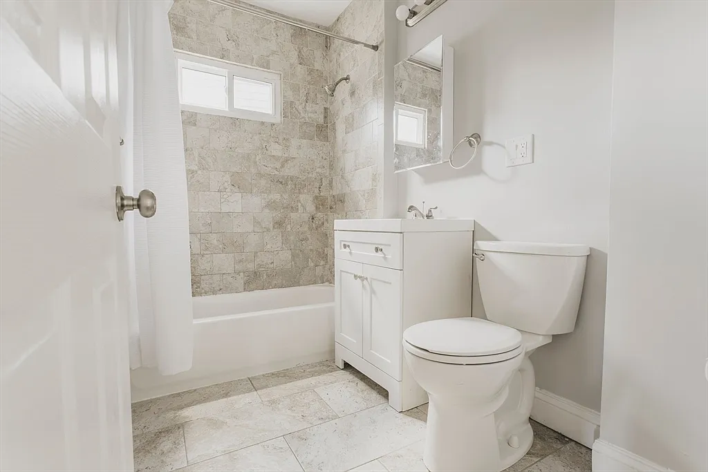 3 bed, 1.0 bath, 1100 sqft, $3,500 — Photo 1