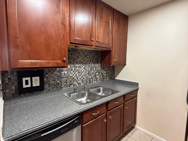 100 Wild Oak Ln #303 — Photo 4