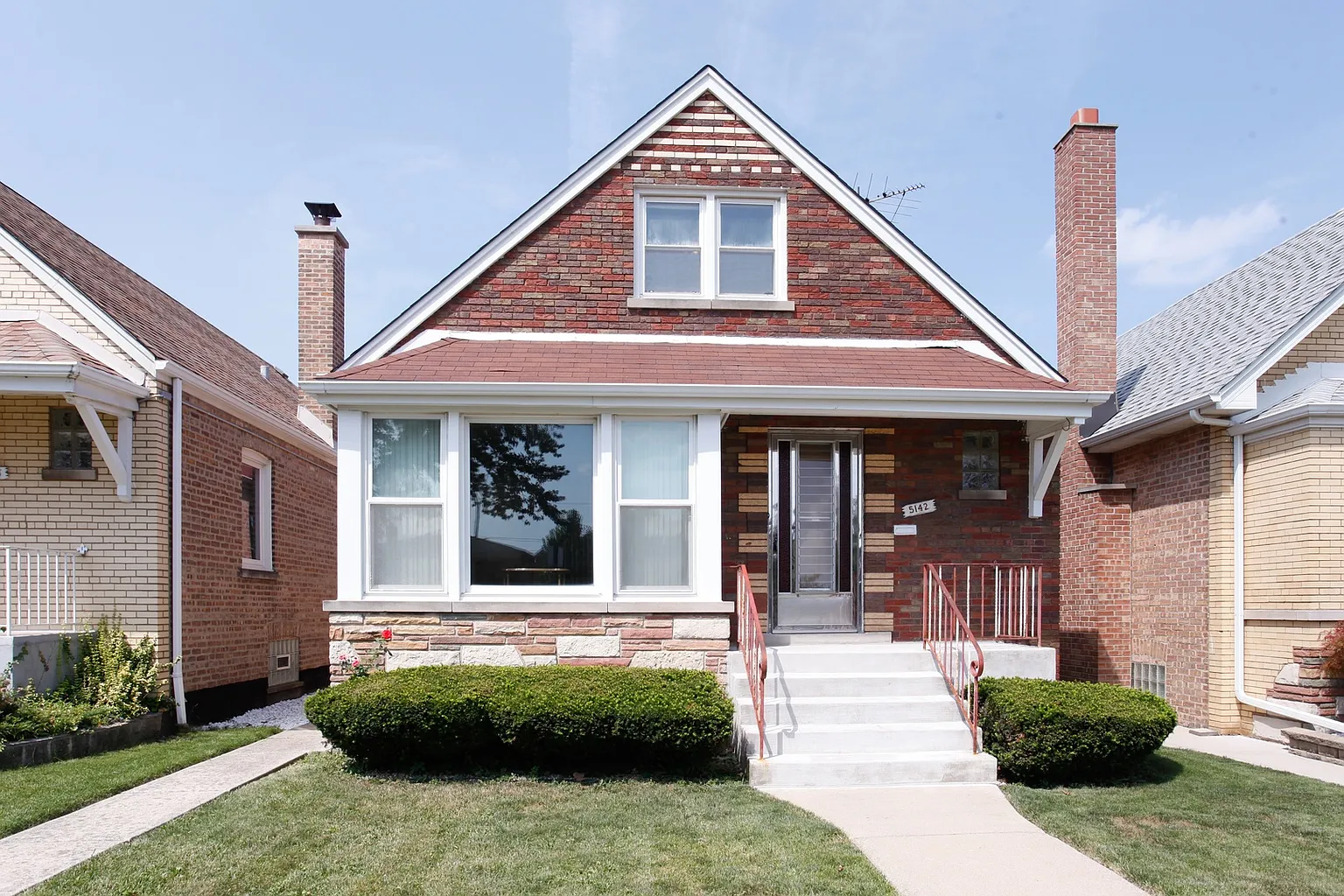 5142 S Leclaire Ave photo 1