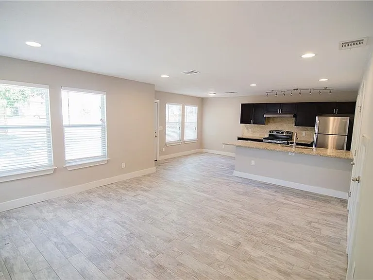 11901 Alpheus Ave #B — Photo 7
