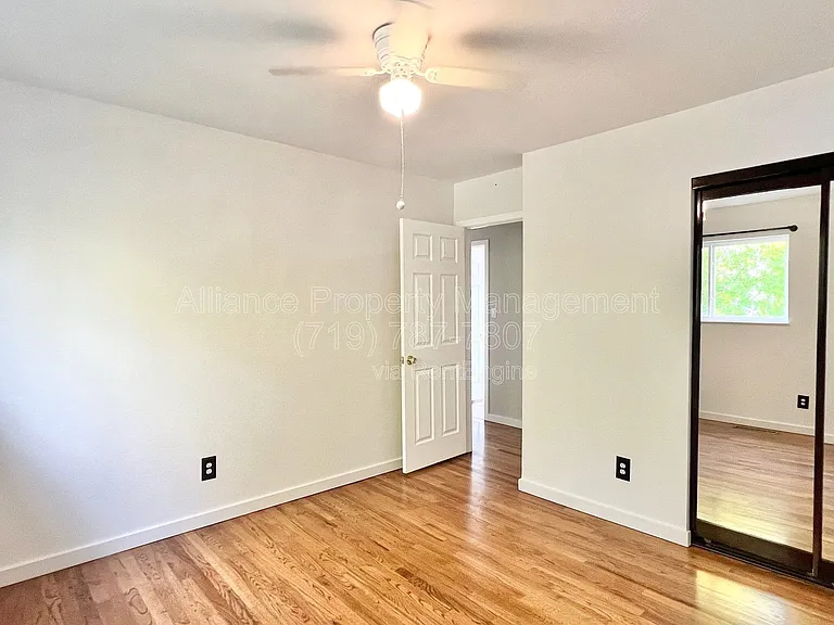 514 Catalina Dr — Photo 15