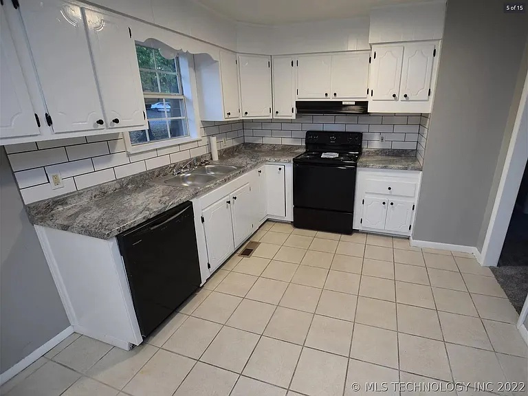 102 Kupsick St — Photo 2