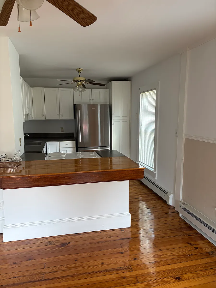 Building Photo - 5 6th St #2