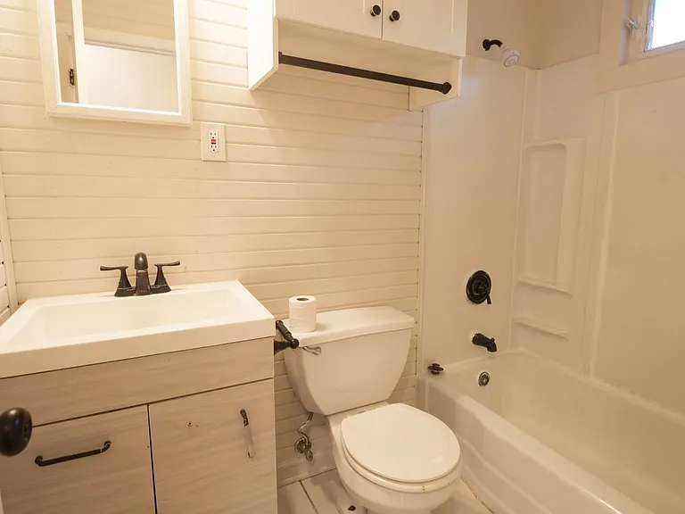 2501 Brookside Ct — Photo 12