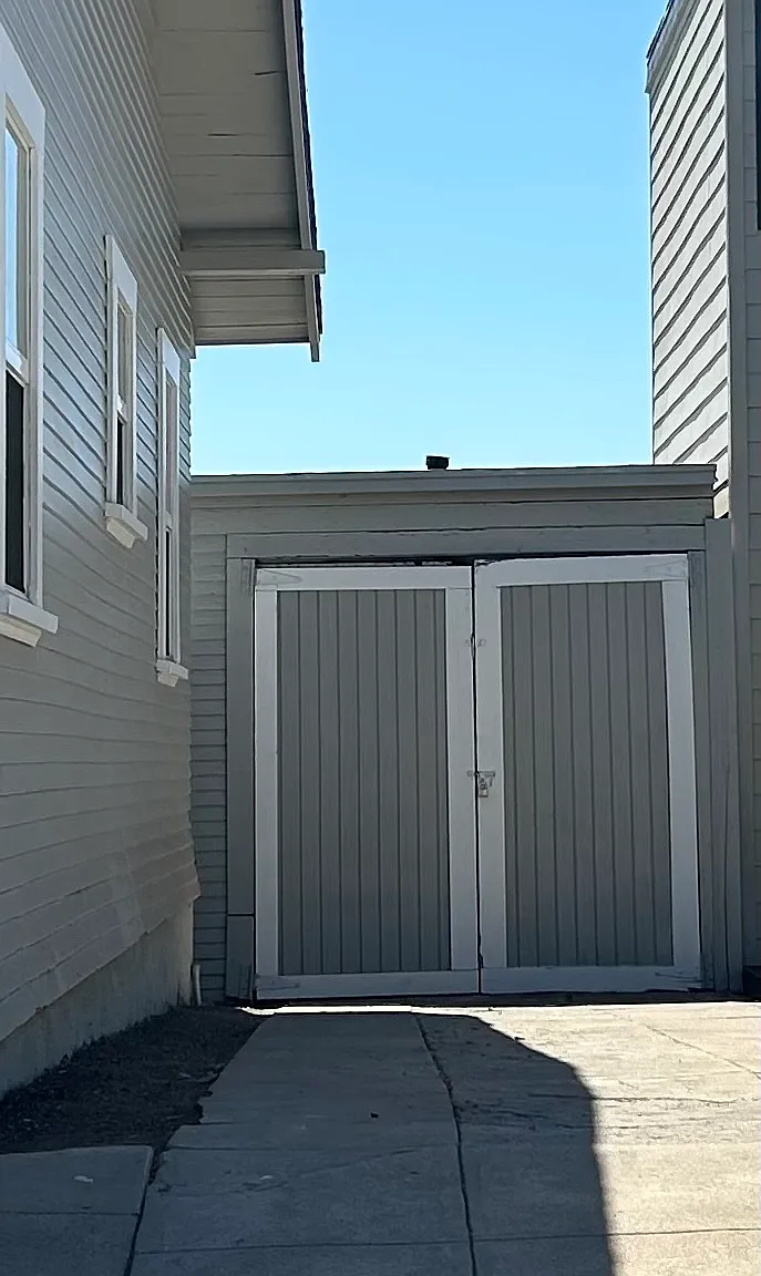 2 bed, 660 sqft, $3,600 — Photo 2