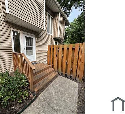 1st image of 633 Pine Bnd