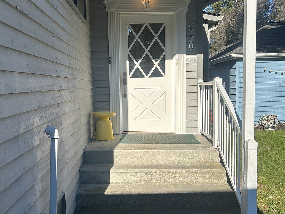 Front porch entrance