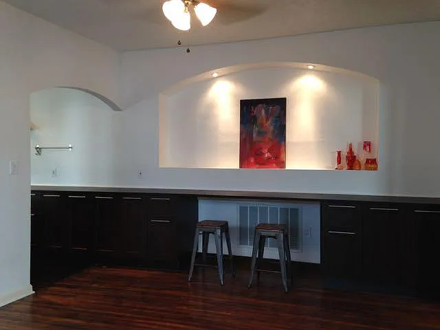 Dining counter